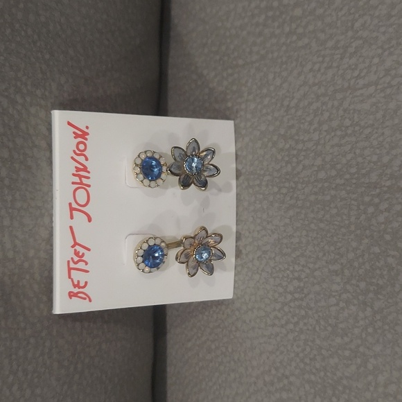 Betsey Johnson FLOWER CUFF EARRINGS - Picture 3 of 4